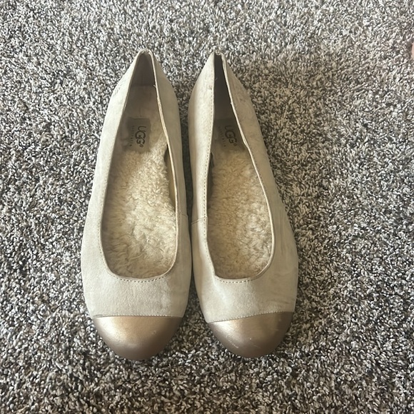 Ugg cream and gold flats - Picture 2 of 3